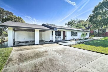 Mid Century Modern Escape In Central Lakeland!