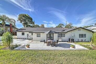 Mid Century Modern Escape In Central Lakeland!