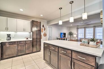 Mid Century Modern Escape In Central Lakeland!