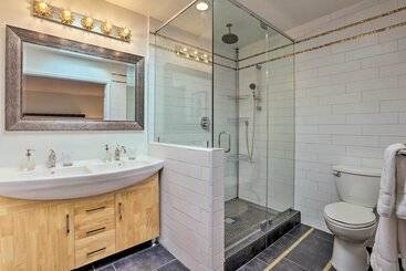 Oceanside Home W/ Patio & Grill, Walk To Beach!