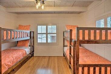 North Myrtle Beach Home: Steps To The Beach!