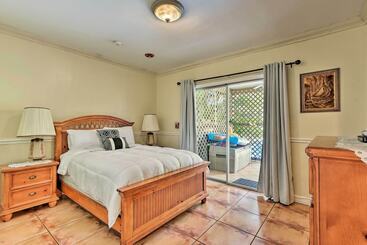 Quaint Central Miami Bungalow: 10 Mi To Mid Beach!