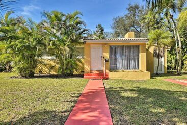 Quaint Central Miami Bungalow: 10 Mi To Mid Beach!