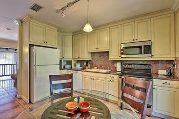 Quaint Central Miami Bungalow: 10 Mi To Mid Beach!