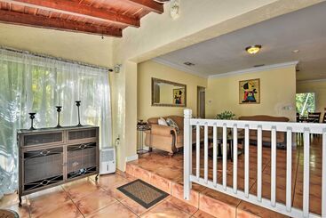 Quaint Central Miami Bungalow: 10 Mi To Mid Beach!