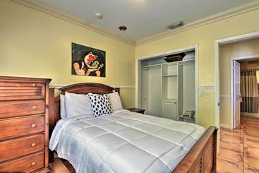 Quaint Central Miami Bungalow: 10 Mi To Mid Beach!