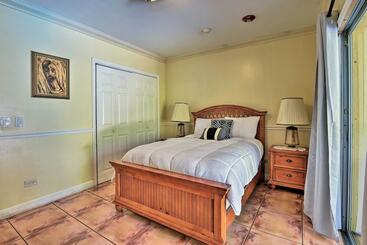 Quaint Central Miami Bungalow: 10 Mi To Mid Beach!