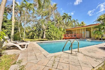 Quaint Central Miami Bungalow: 10 Mi To Mid Beach!