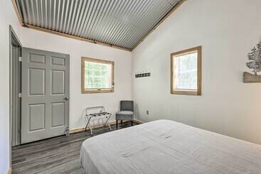 קוטג'' Quaint Tallassee Cabin: Stone Creek On Site!