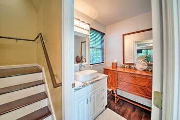 Quiet St Charles Cottage W/ Patio & 4 Acres
