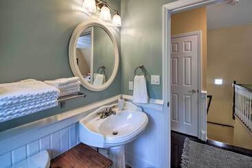 Quiet St Charles Cottage W/ Patio & 4 Acres