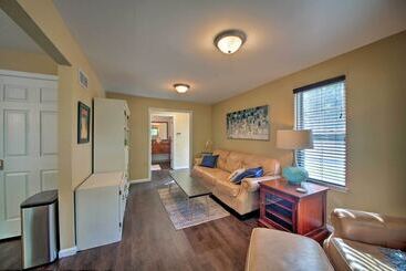 Quiet St Charles Cottage W/ Patio & 4 Acres