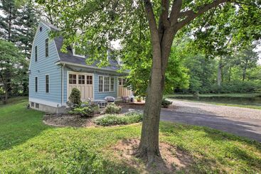 Quiet St Charles Cottage W/ Patio & 4 Acres