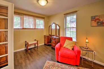 Quiet St Charles Cottage W/ Patio & 4 Acres