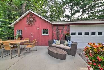 Quiet St Charles Cottage W/ Patio & 4 Acres