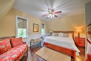 Quiet St Charles Cottage W/ Patio & 4 Acres