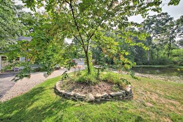 Quiet St Charles Cottage W/ Patio & 4 Acres