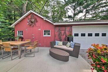 Quiet St Charles Cottage W/ Patio & 4 Acres
