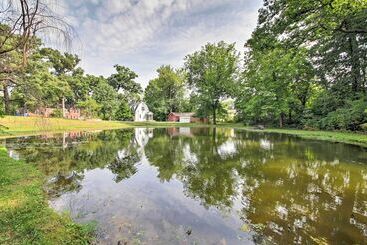 Quiet St Charles Cottage W/ Patio & 4 Acres