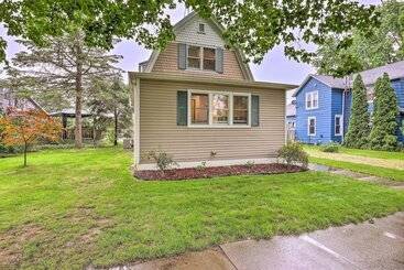 Renovated Lake Geneva Home Near Dtwn + Beach!