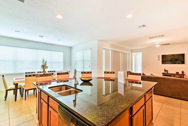 Home W/ Private Pool & Spa: 8 Mi To Disney