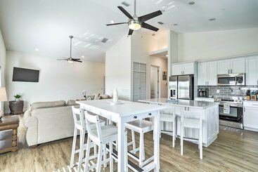 Tampa House W/ Patio, Near Downtown & Beaches!