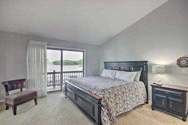 茅舍 Private Dock: Waterfront Lake Ozark Home!