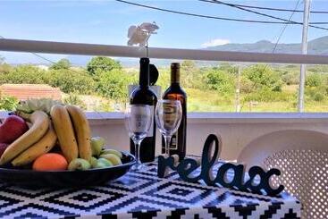 هاستل Eleni Apartments Sant George Beach