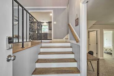 Bright Cary Home With Deck < 15 Mi To Raleigh!