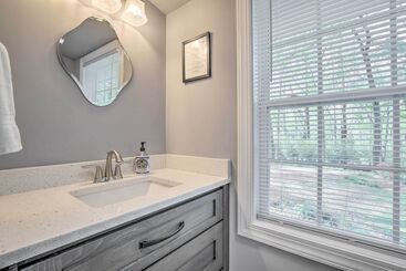 Bright Cary Home With Deck < 15 Mi To Raleigh!