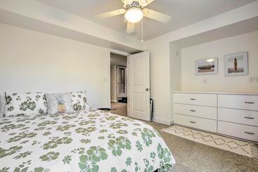 Bright Cary Home With Deck < 15 Mi To Raleigh!