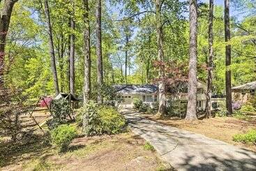 Bright Cary Home With Deck < 15 Mi To Raleigh!