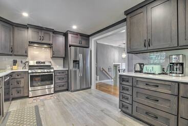 Bright Cary Home With Deck < 15 Mi To Raleigh!