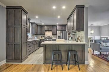 Bright Cary Home With Deck < 15 Mi To Raleigh!