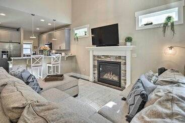 Charming Asheville House W/ Private Hot Tub!