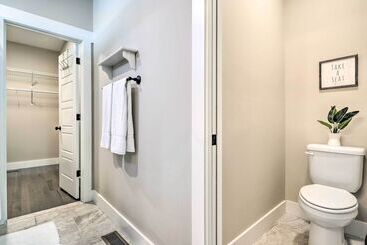 Charming Asheville House W/ Private Hot Tub!