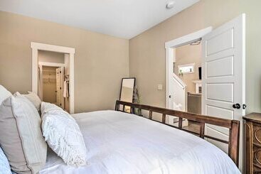 Charming Asheville House W/ Private Hot Tub!