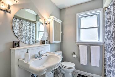 Charming Springfield Home W/ Private Backyard