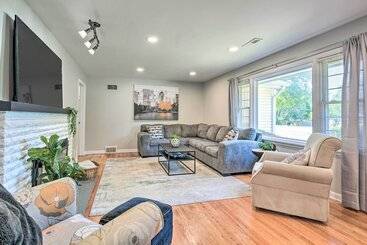 Charming Springfield Home W/ Private Backyard