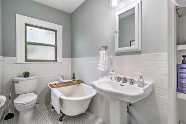Charming Temple Home Near Hospital & College
