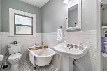 Charming Temple Home Near Hospital & College