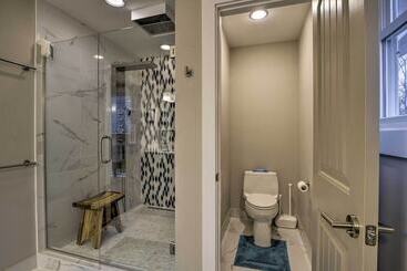 Chic, Central Downtown Duplex ~ 1 Mile To Duke!