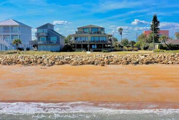 茅舍 Chic Home: Ocean Views, Hot Tub & Game Room!