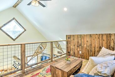 6 Mi To Stowe Mountain: Home W/ Yard!