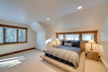 קוטג'' Custom Ski In/out Chalet With Hot Tub & Wet Bars!