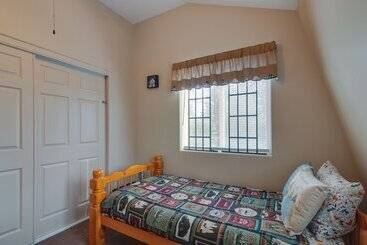 별장 Duck Creek Village Cabin Near National Forest!