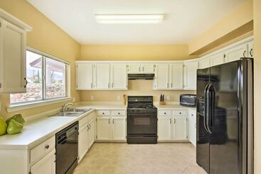 El Paso Retreat W/ Pool: 11 Mi To Downtown!