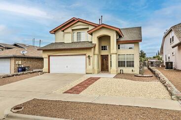 El Paso Retreat W/ Pool: 11 Mi To Downtown!