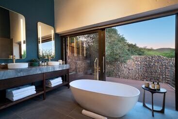 هتل Babohi At Qwabi Private Game Reserve By Newmark