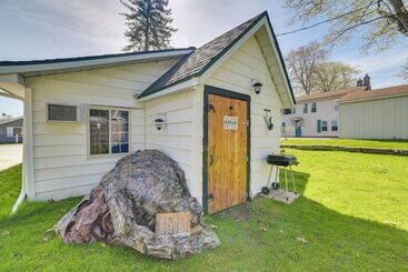 Houghton Lake Cottage Central Location!